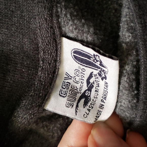 Dark grey small crewneck. - Picture 2 of 3